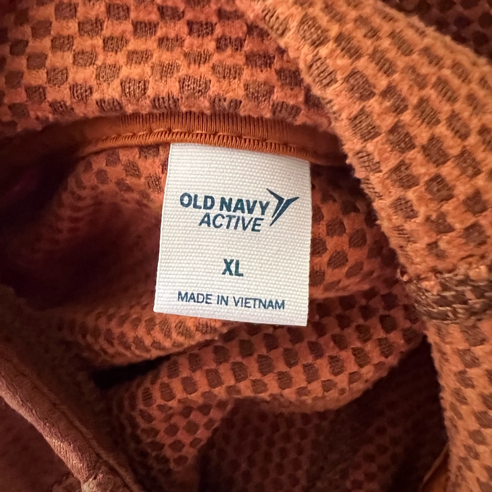 Active hooded shirt